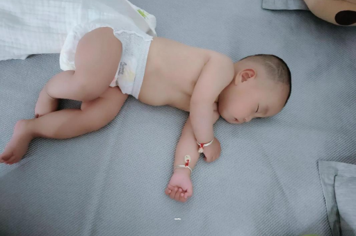 梁山怀孕肚子撑的难受